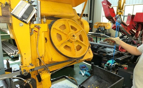 如何解决沅江卧式金属带锯床切削时出现的断带现象？