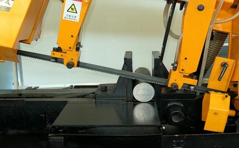 沅江数控带锯床自动送料精度会出现偏差吗？