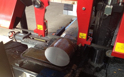 沅江卧式带锯床加工时出现明显振荡如何排查？