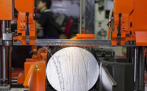 沅江立式金属带锯床切削出现跑带故障解决方法！